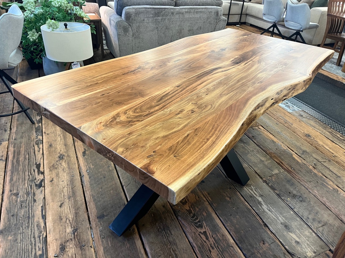 Hayzen Dining Table