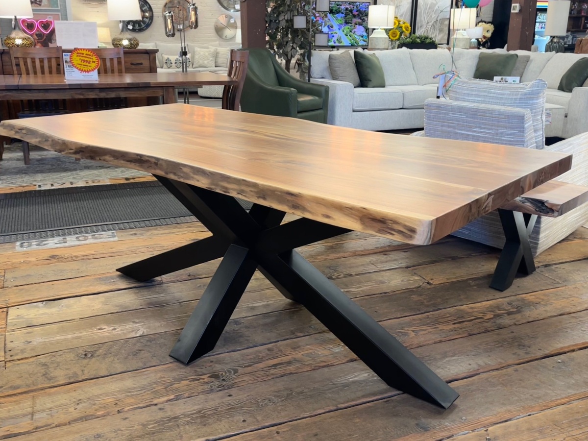 Hayzen Dining Table